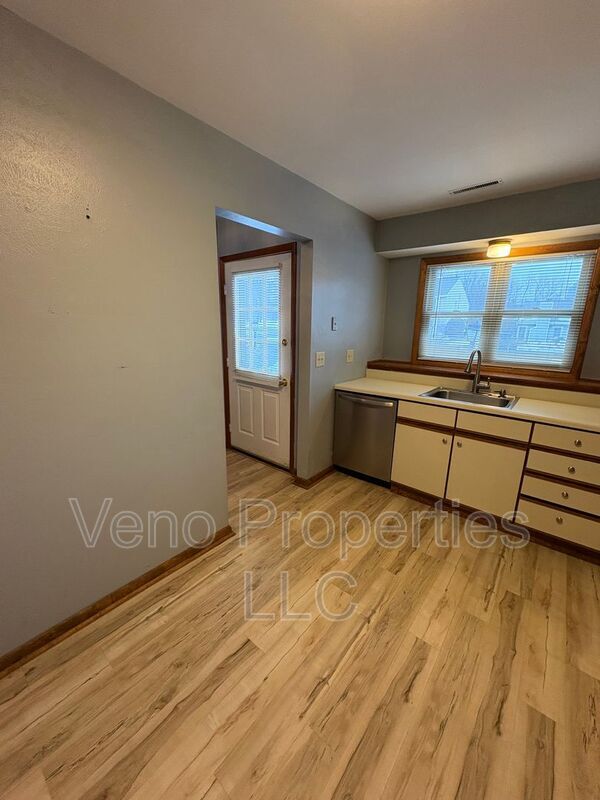 Photo - 8 Redcoat Ct