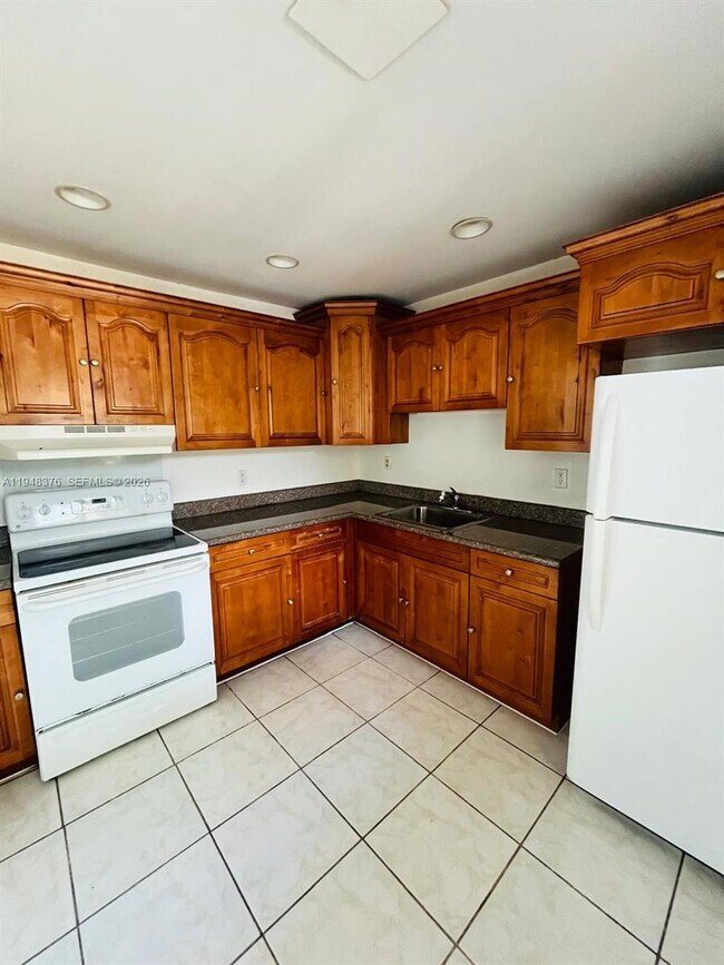 Photo - 724 NE 4th St Unit 5