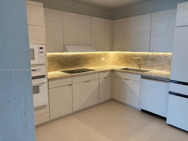 Photo - 8855 Collins Ave Unidad 11C