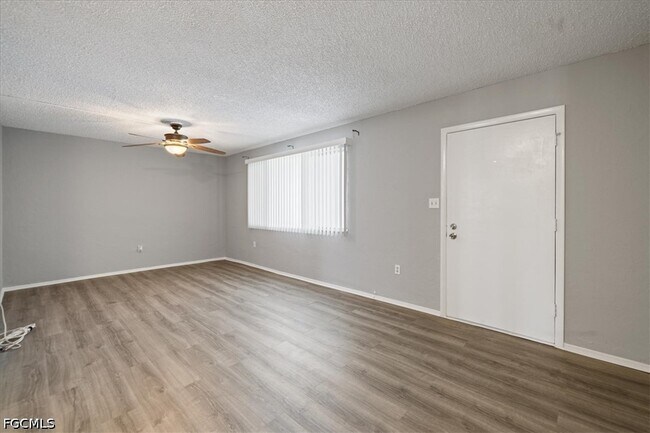 Photo - 4906 Victoria Dr Unidad 312