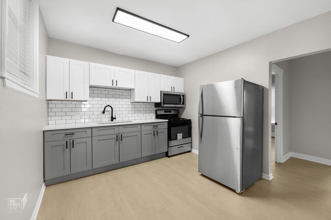 Photo - 703 N Austin Blvd