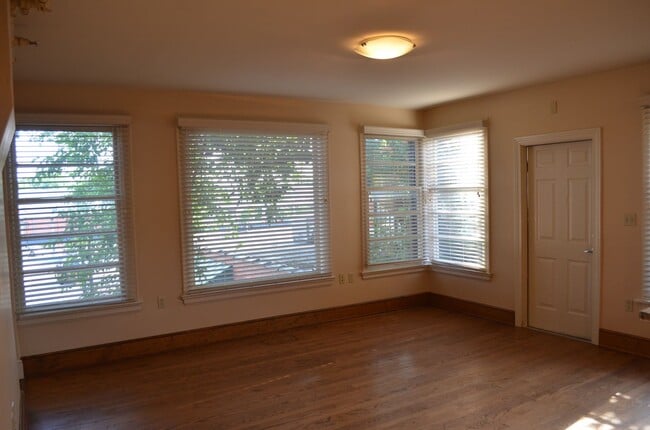 Photo - 1013 E Walnut St Unidad Apt 102