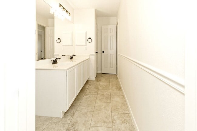Photo - 119 Baythorne