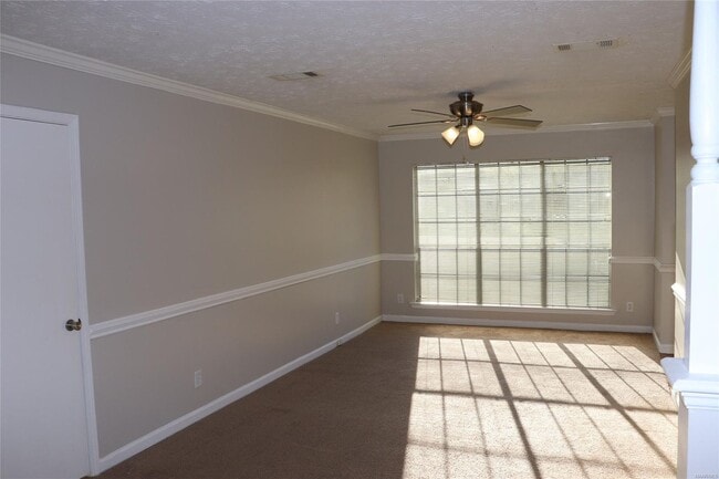 Photo - 760 N Burbank Dr