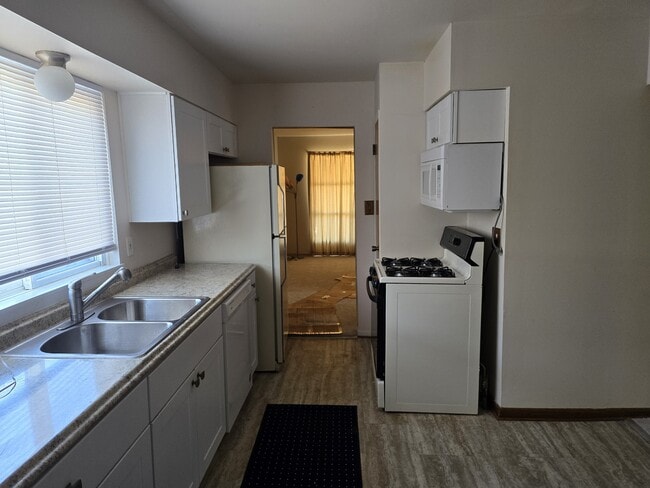 Photo - 23065 Cayuga Ave