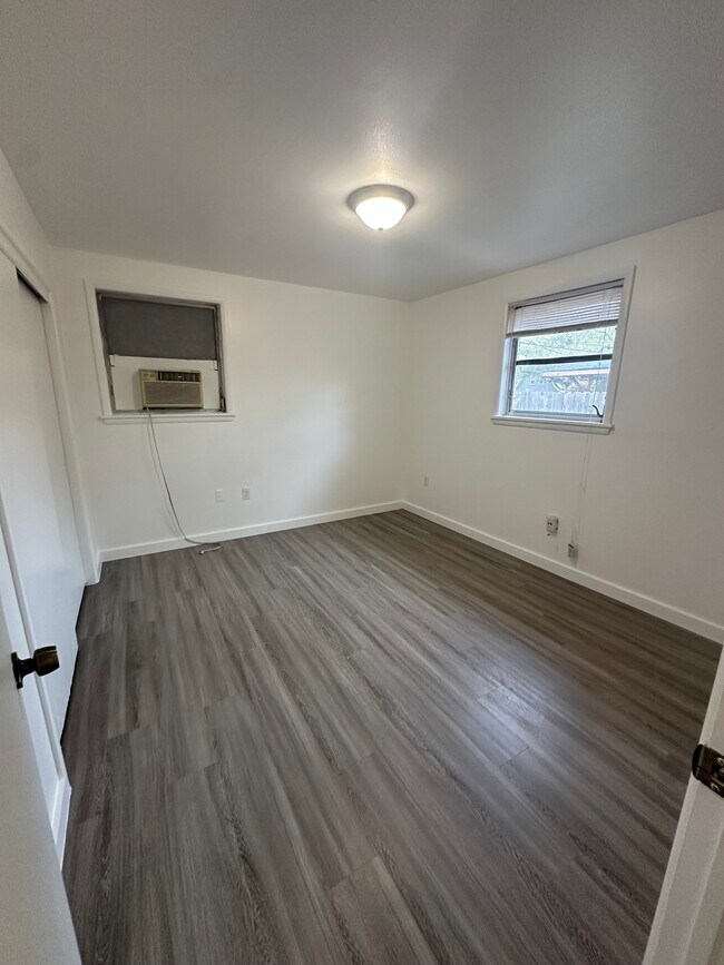 945 & 949 Helios Ave Unit 945 Helios