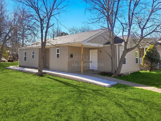 Building Photo - 2338 W Madison St