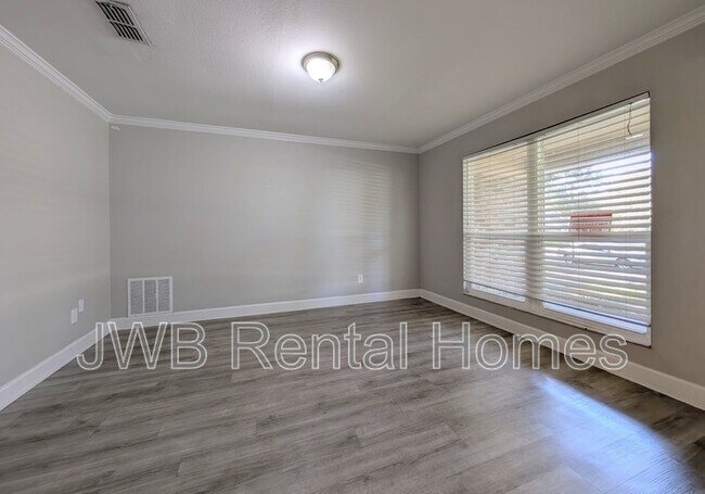 Photo - 8583 Blackberry Ln E