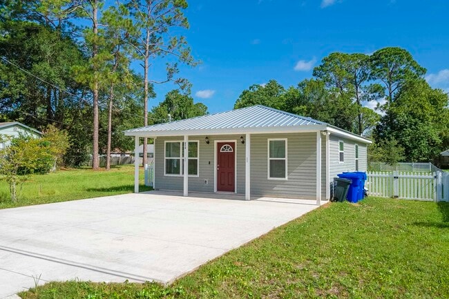 Photo - 874 Ervin St