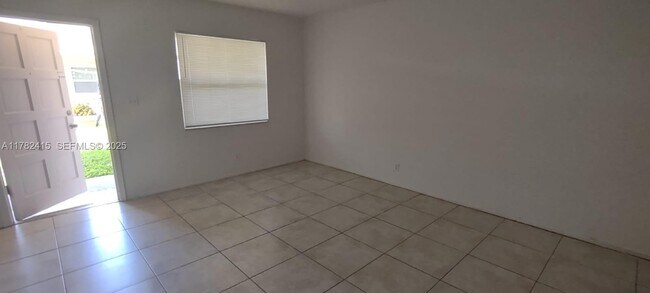 Photo - 220 NE 40th St Unit 2