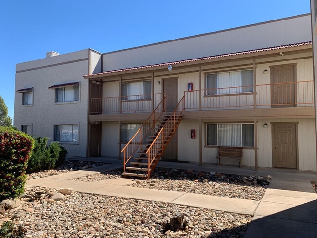 Building Photo - 1200 Lanny Ave Unit Apt 22