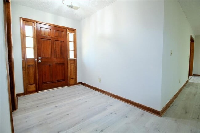 Photo - 585 Wayside Dr