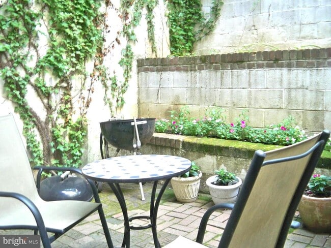 Building Photo - 1122 Rodman St Unit 1