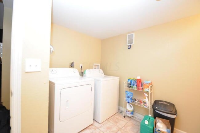 Photo - 452 Clinton St