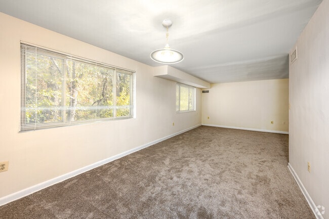 2BR, 2BA - 988SF - Dining Room - Thayer Terrace