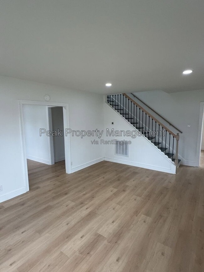 Photo - 2958 Winston Churchill Dr