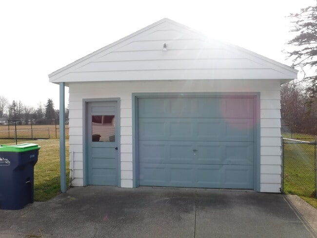 Photo - 304 E Gary St