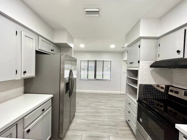 Photo - 487 Overstreet Ave