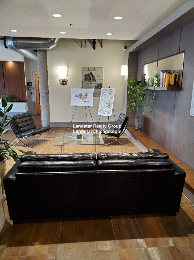 Photo - 3963 W Belmont Ave Unidad 334