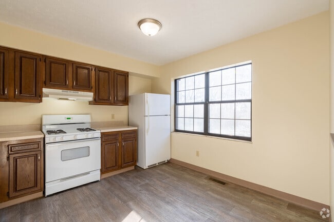 2BR, 1BA - Maumee - 872SF - Kitchen