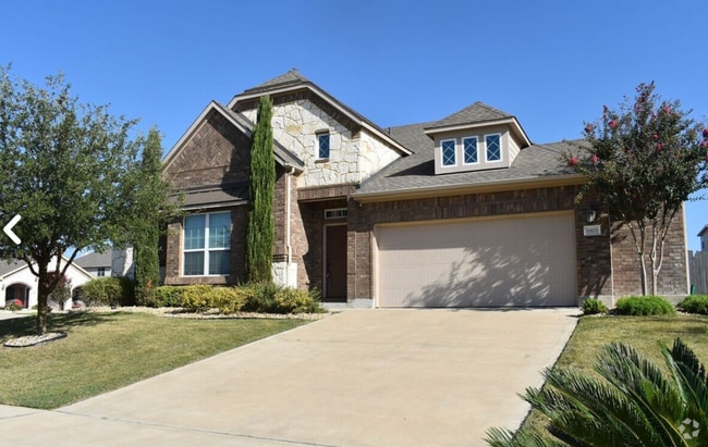 Building Photo - Spacious 4-bedroom, 2.5 bath, 3 car garage... Rental