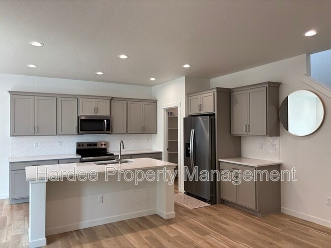 Photo - 1411 W Dovefield St