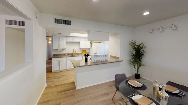 Photo - 328 E Dunbar Dr