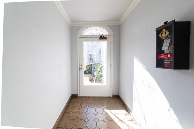 Photo - 452 S New Hampshire Ave Unit 1