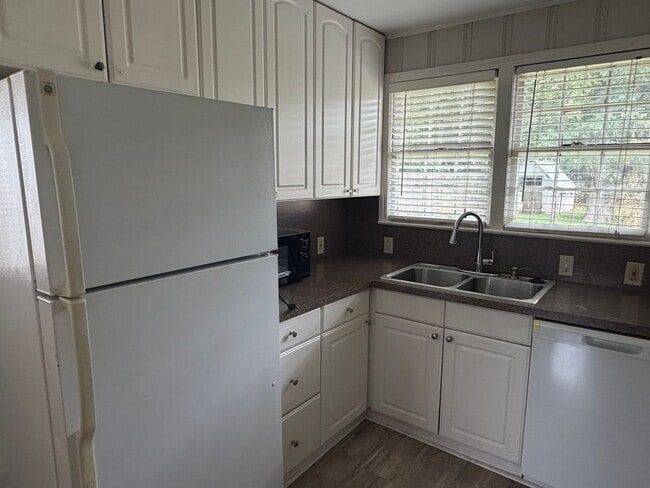 Photo - 180 Southfield Rd