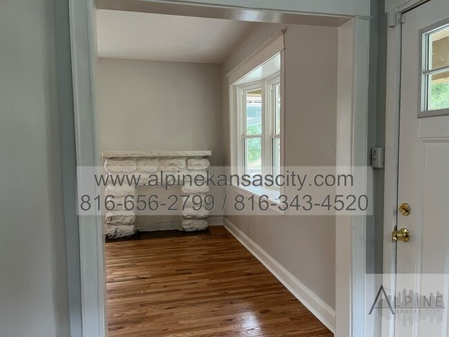 Photo - Huge Bonus Room, Vouchers Accepted