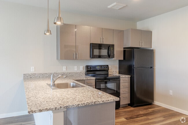 1BR, 1BA - 609SF