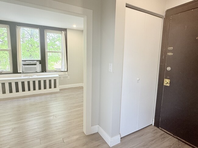 Photo - 1495 Gladstone Ave Unit 302