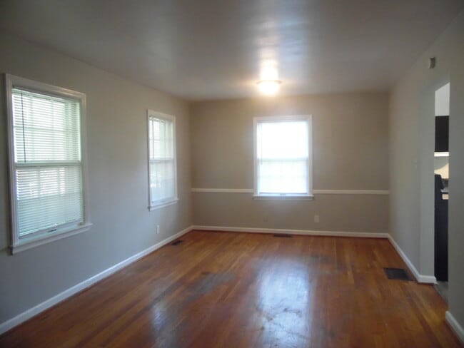 Photo - 2492 Southview Dr