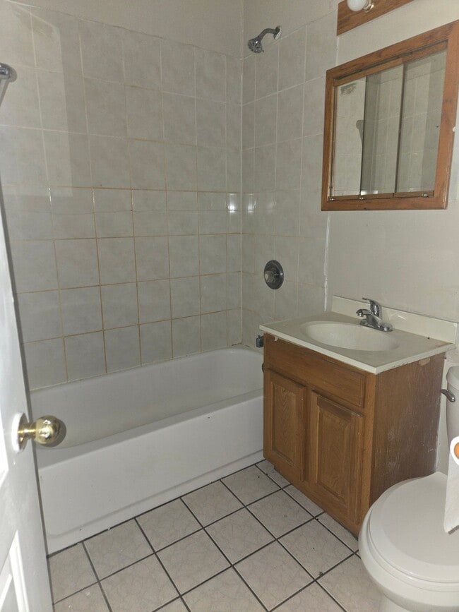 Photo - 2238 W 21st St Unit 2Front