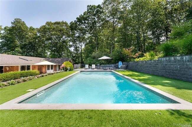 102 Fanning Ave