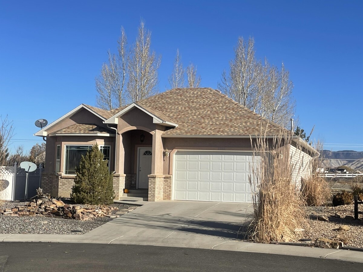 Photo - 2300 Glenview Dr