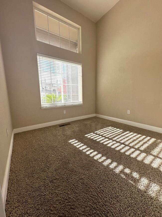 Photo - Gorgeous 4 Bed, 2 Bath in Shadow Lakes with SOLAR!
