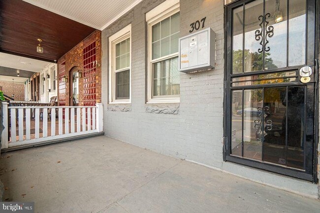 Building Photo - 307 E 25th St Unit APARTMENT 1