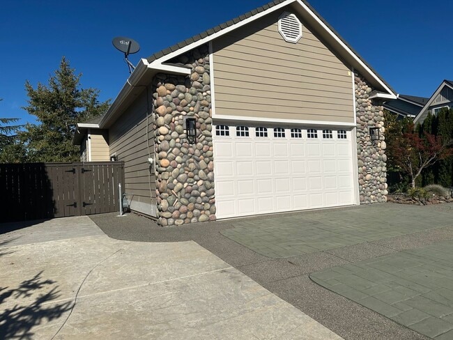 Photo - Amazing Price! Amazing Location!