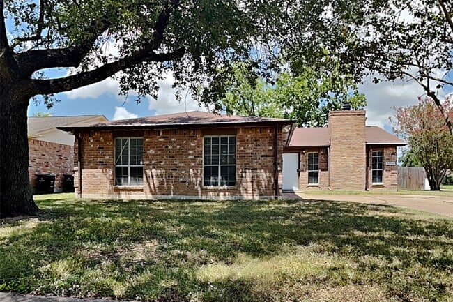 Building Photo - 22702 Market Square Ln