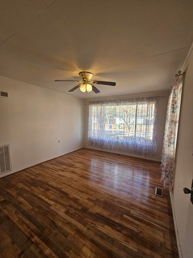 Photo - 418 Palm Dr S