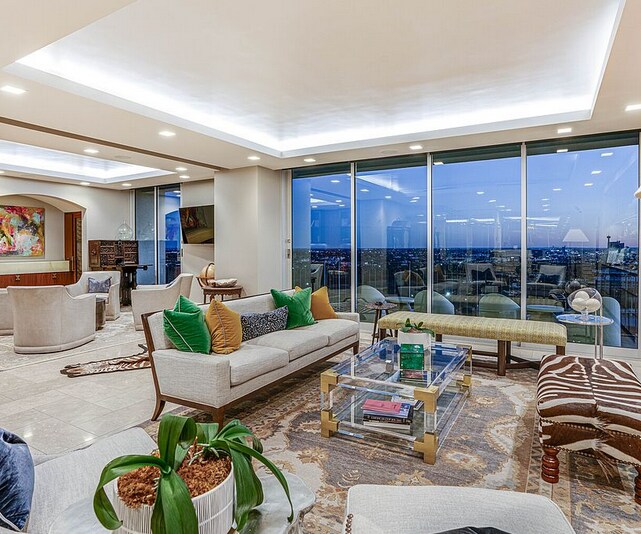 Building Photo - 700 Hildebrand-477.1 Unit 477.1