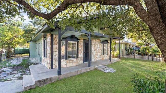 Photo - 2600 Morales St