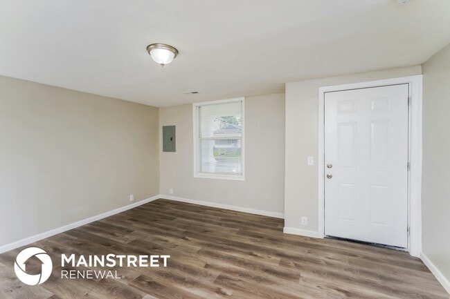 Photo - 2622 Bank St