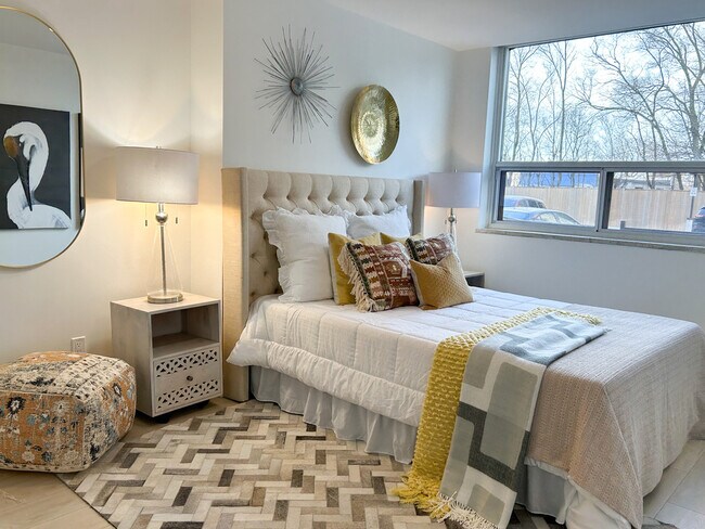5220 Lakeshore
