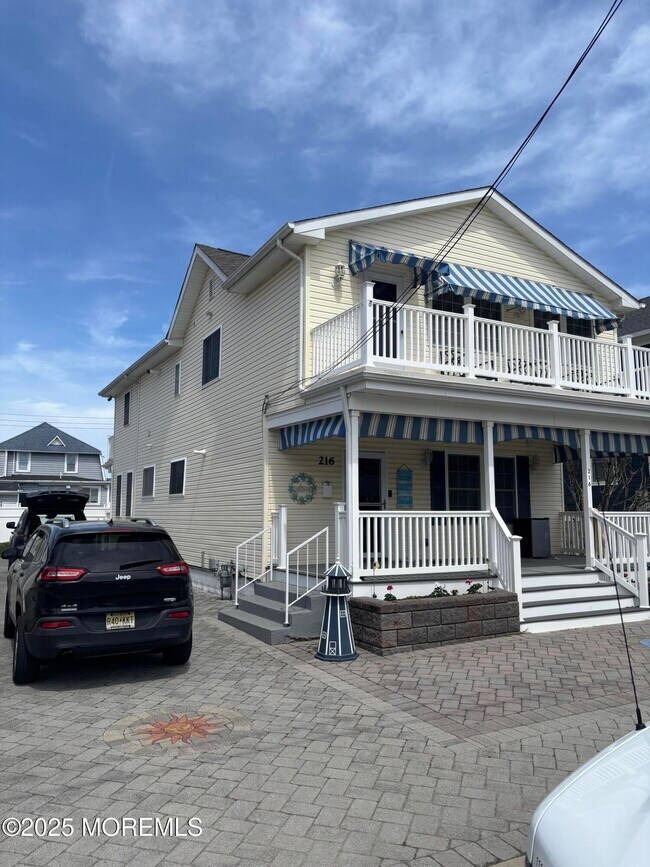Photo - 216 13th Ave