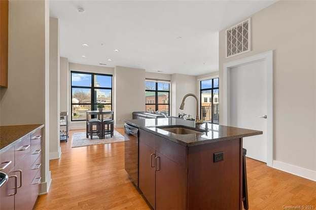 Photo - 912 E 8th St Unit 912