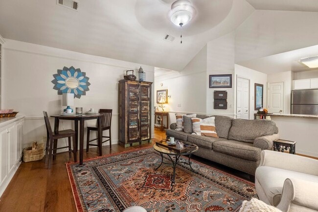 Photo - 2 Bedroom 2 Bath duplex in Auburn Now Available!