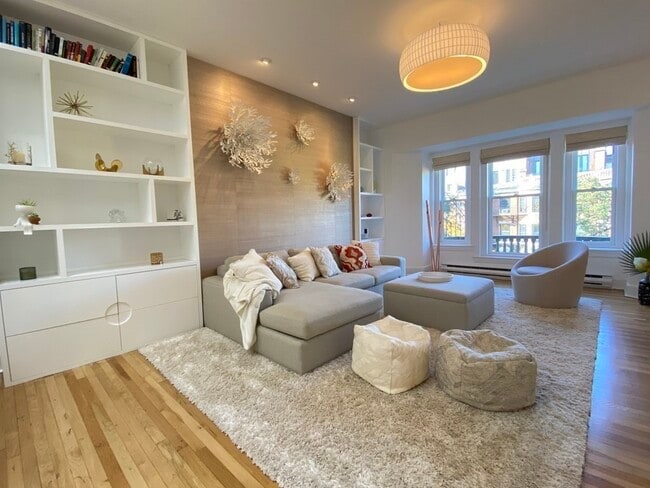 Building Photo - 473 Beacon St Unit 8