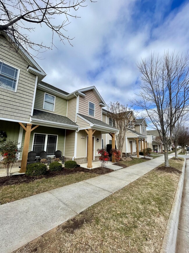 Photo - 211 Portico Street